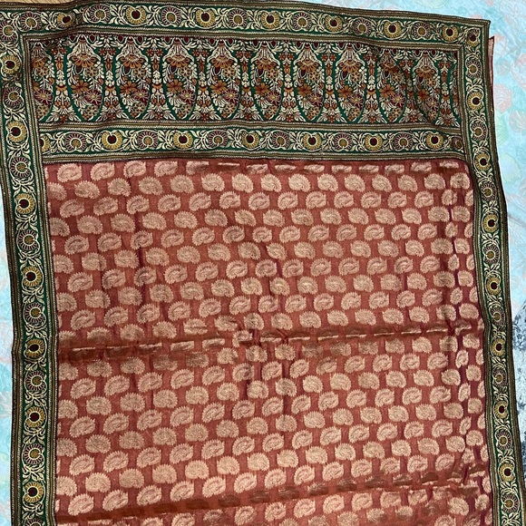 Traditional upada silk saree with blouse - Picture 1 of 6